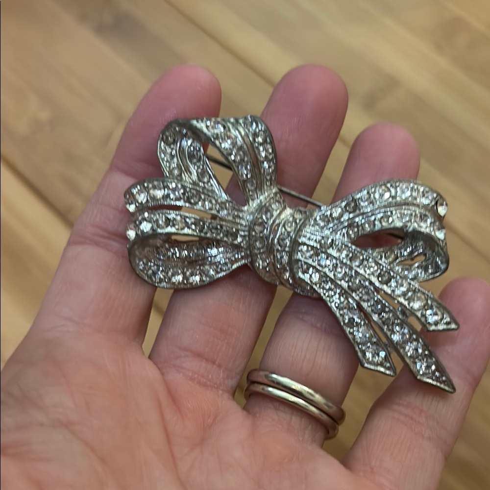 Elegant Silver Bow Brooch